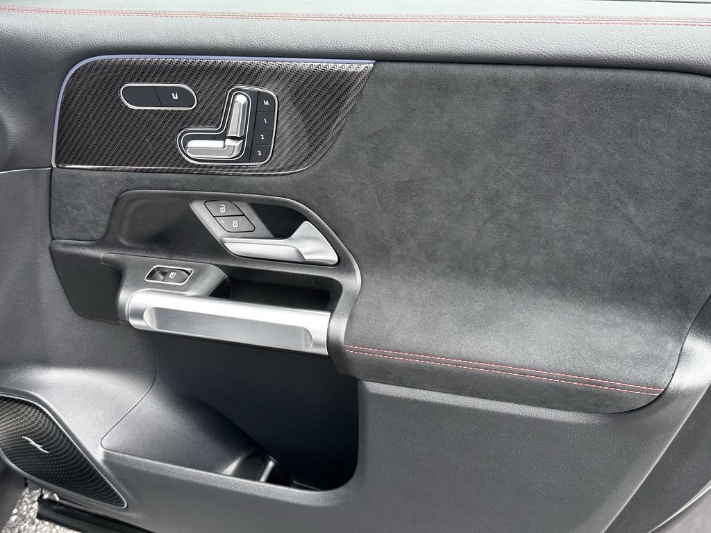 Certified 2025 Mercedes-Benz GLB 250 image 16