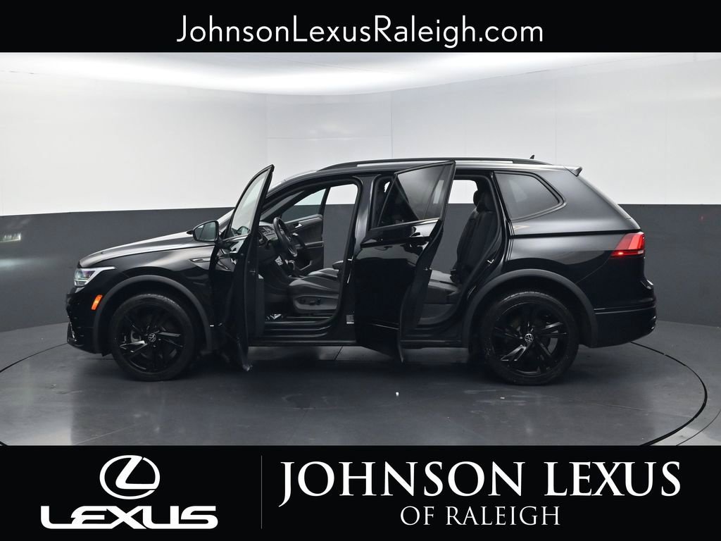 Used 2024 Volkswagen Tiguan SE R-Line FWD image 31