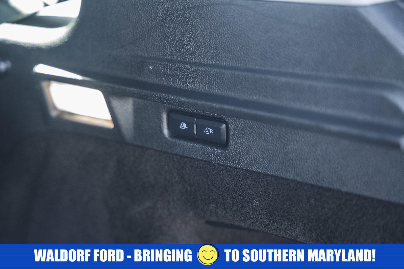 Used 2022 Lincoln Corsair Standard w/ Premium Package image 10