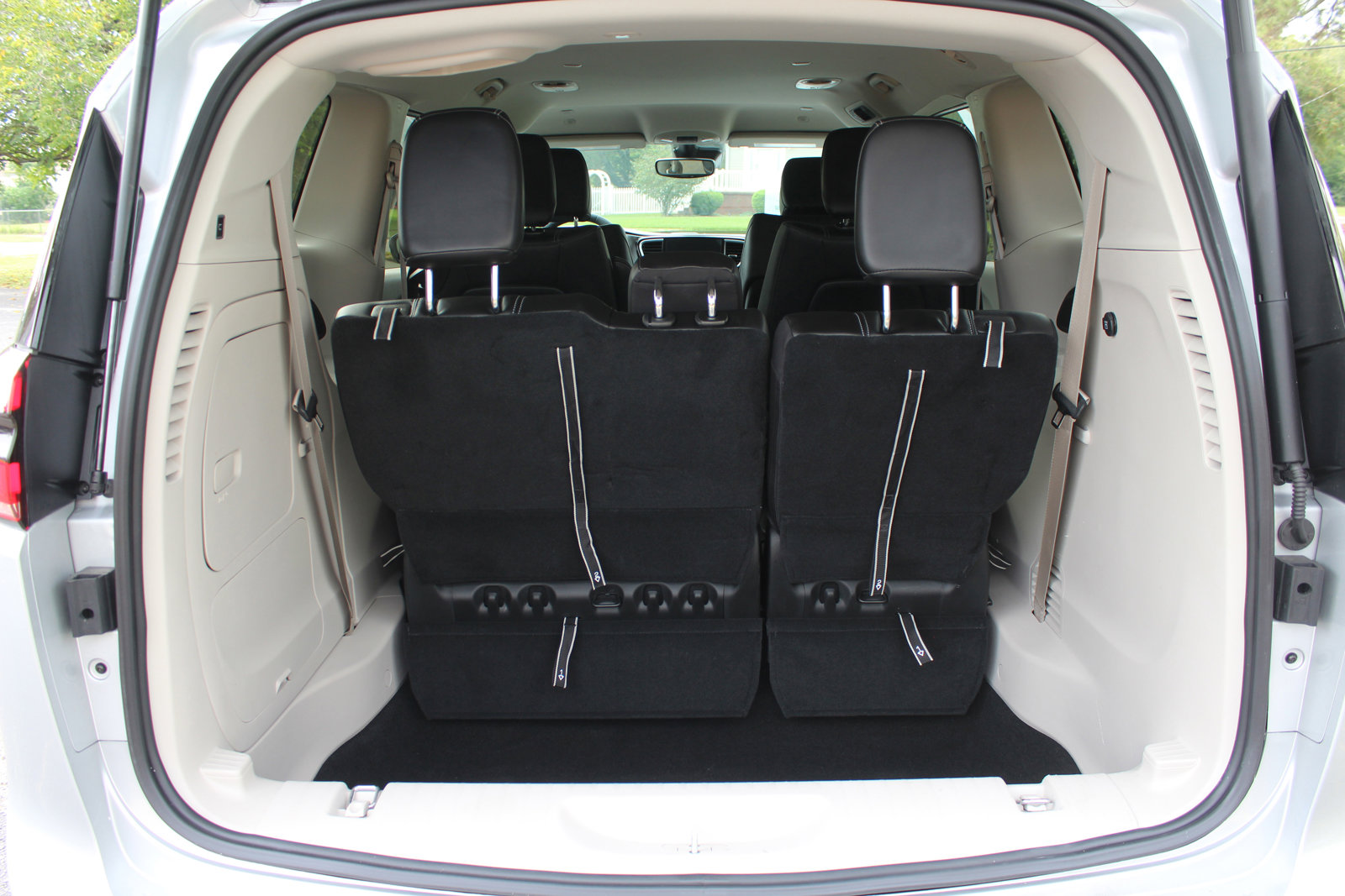 Used 2024 Chrysler Pacifica Select image 6