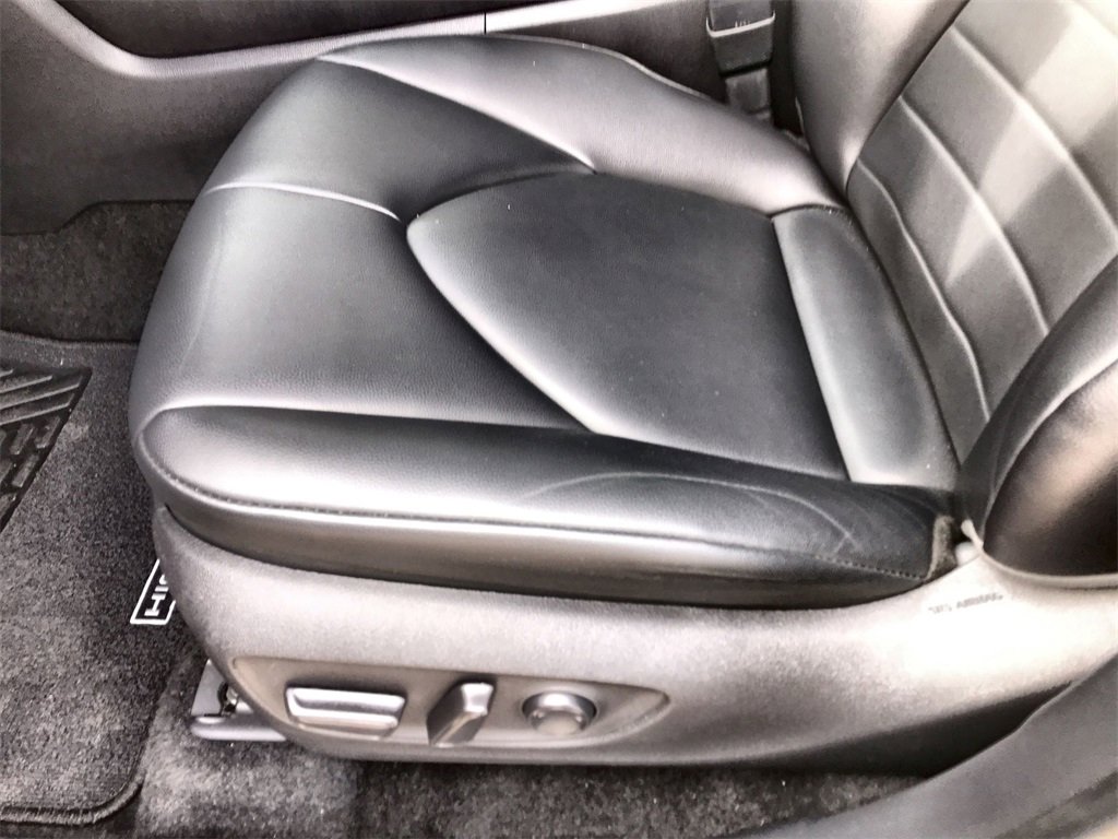 Used 2024 Toyota Highlander XLE image 12