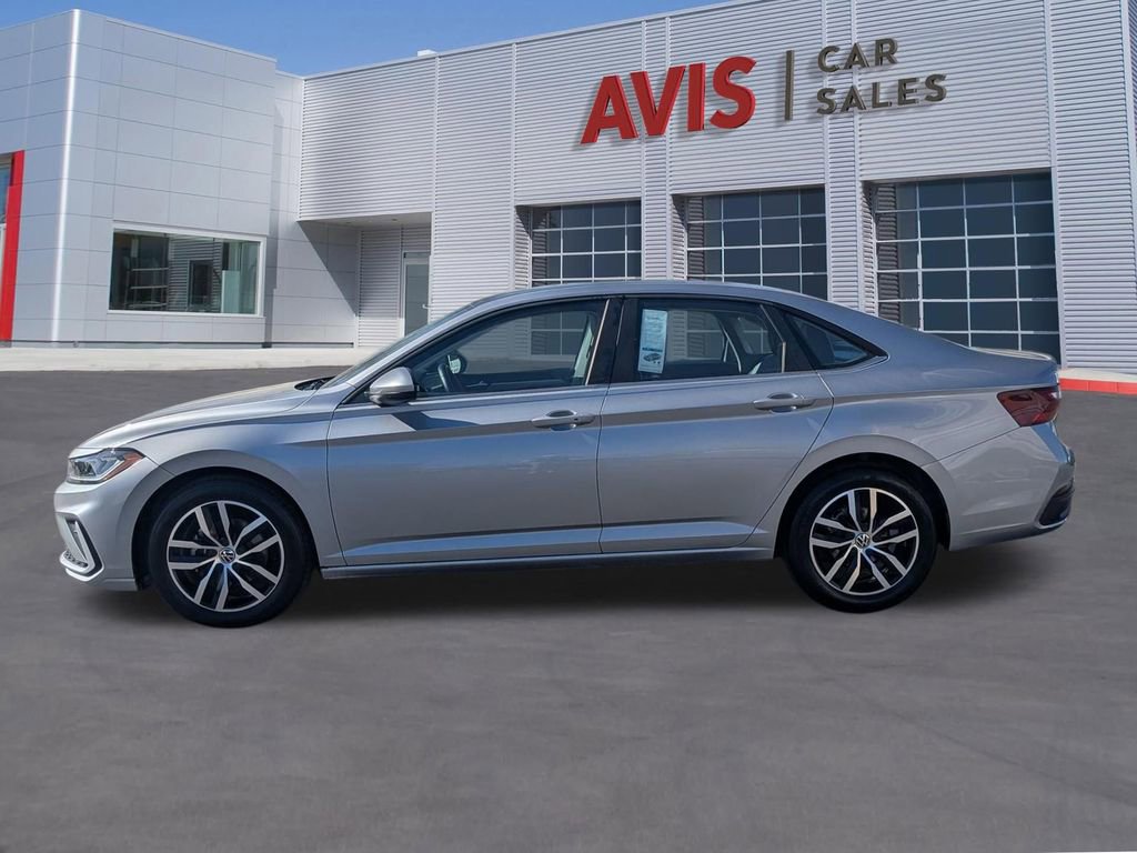Used 2025 Volkswagen Jetta SE image 9