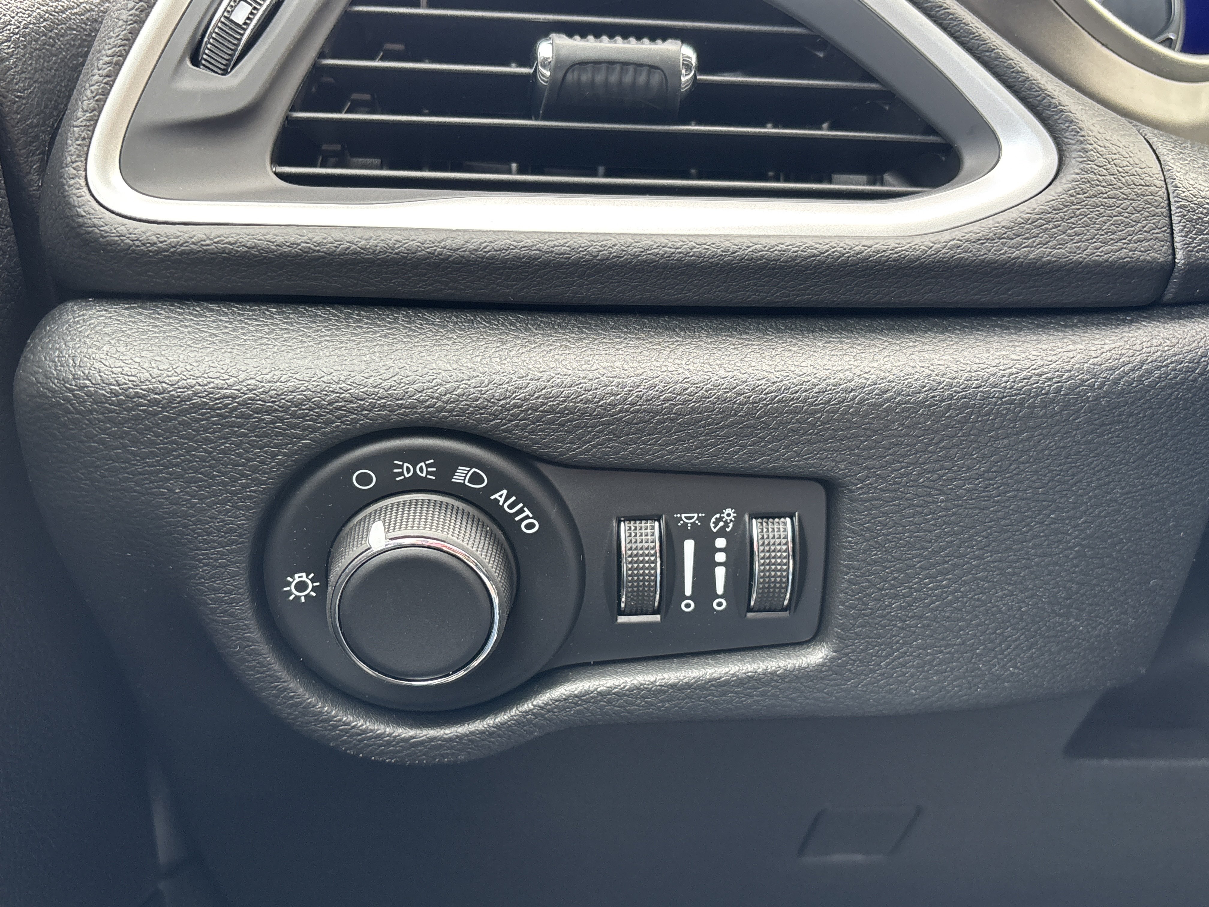 New 2027 Chrysler Pacifica LX FWD image 30