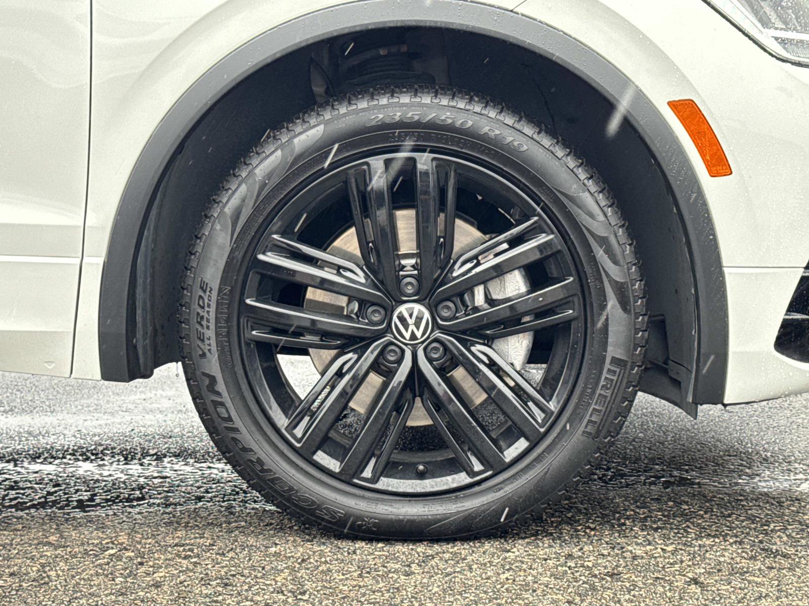 Certified 2022 Volkswagen Tiguan SE R-Line image 30