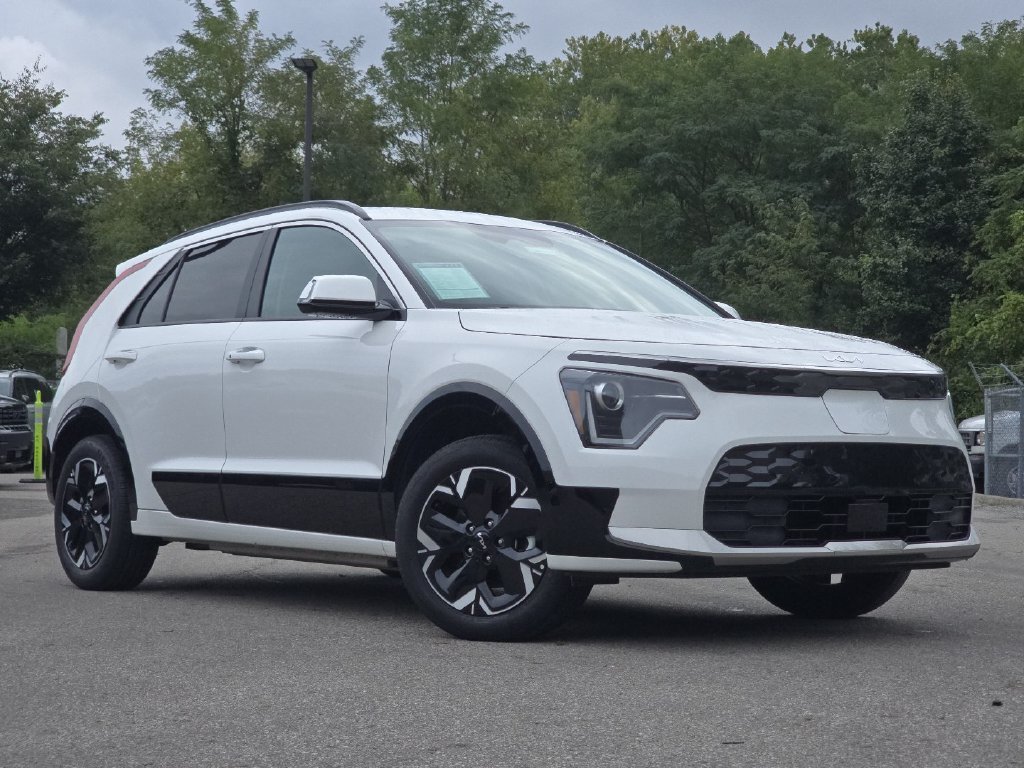 Used 2026 Kia Niro Wind w/ Wind Preserve Package FWD image 2