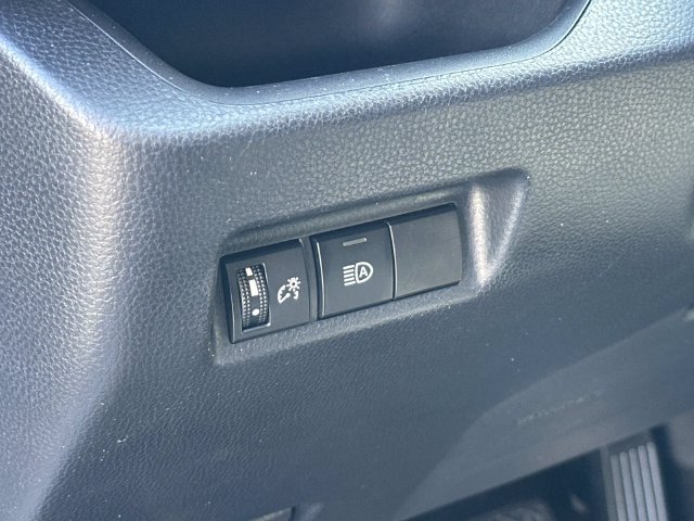 Used 2019 Toyota RAV4 LE AWD/4WD image 17