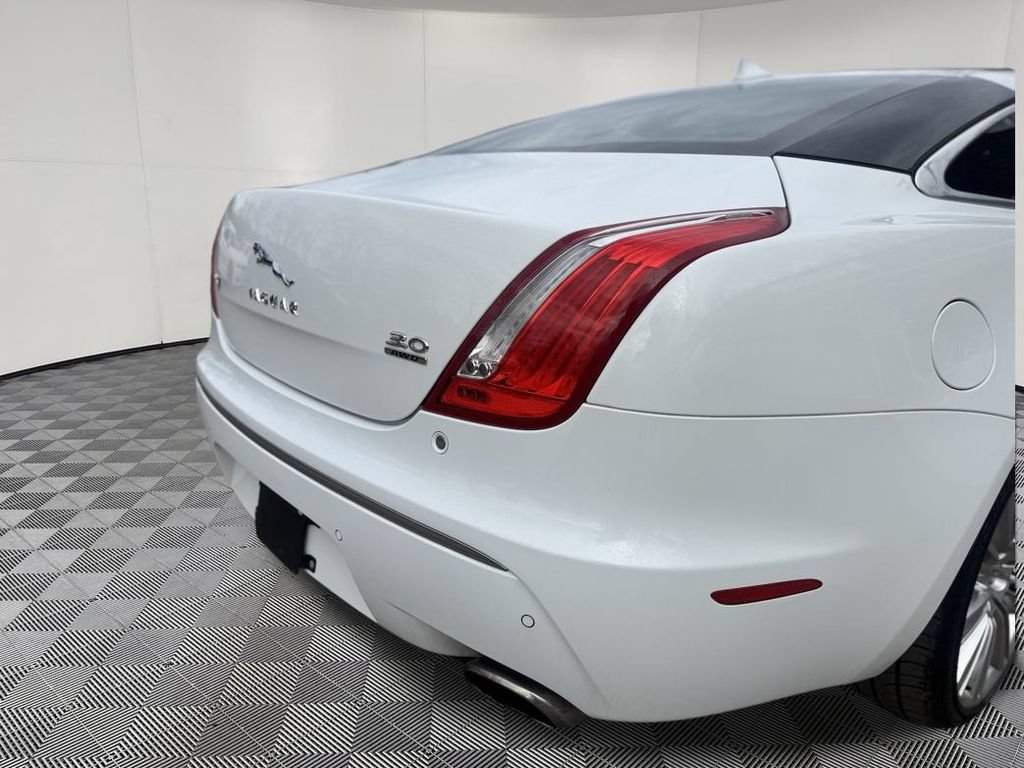Used 2013 Jaguar XJ AWD image 13
