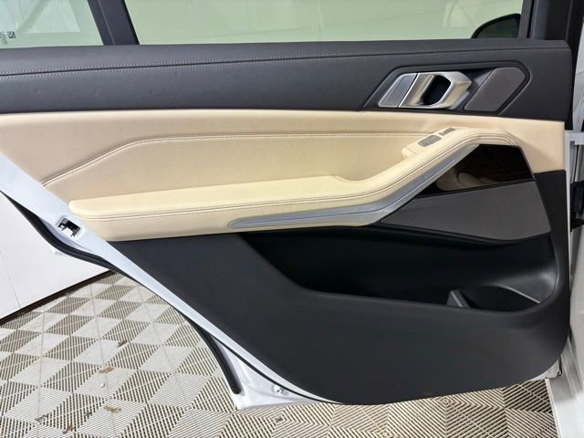 Used 2021 BMW X7 xDrive40i w/ Premium Package image 21