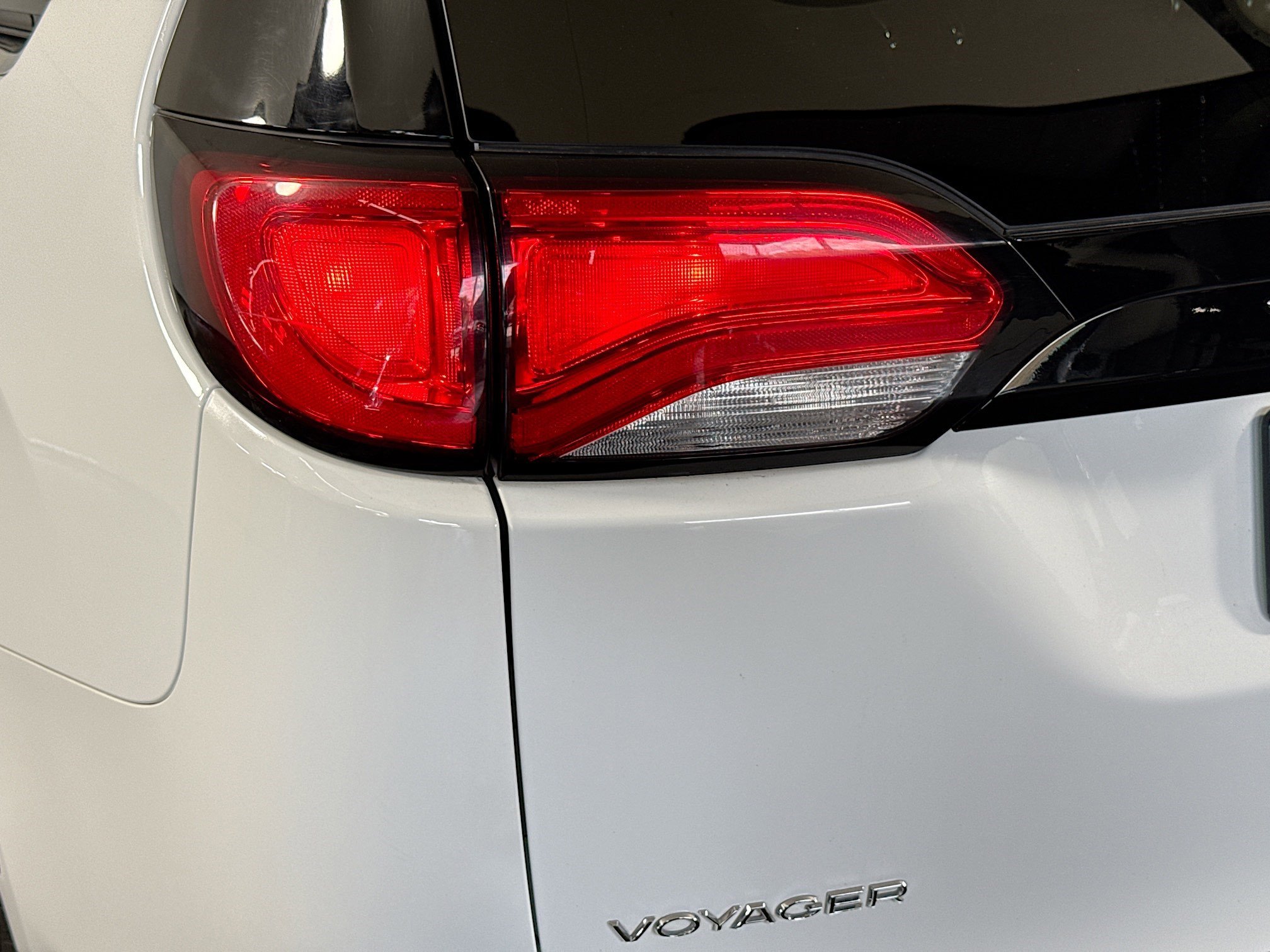 Used 2022 Chrysler Voyager LX FWD image 34