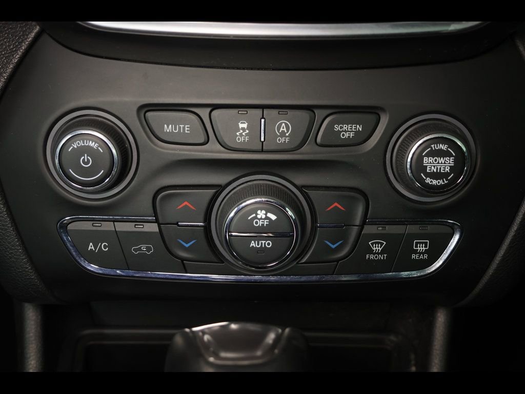 Used 2020 Jeep Cherokee Limited AWD/4WD image 26