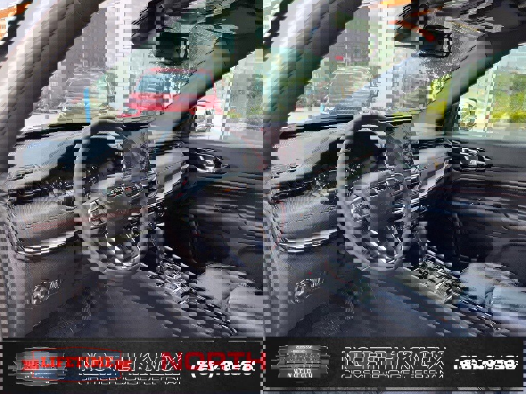 Used 2024 Jeep Compass Trailhawk image 5