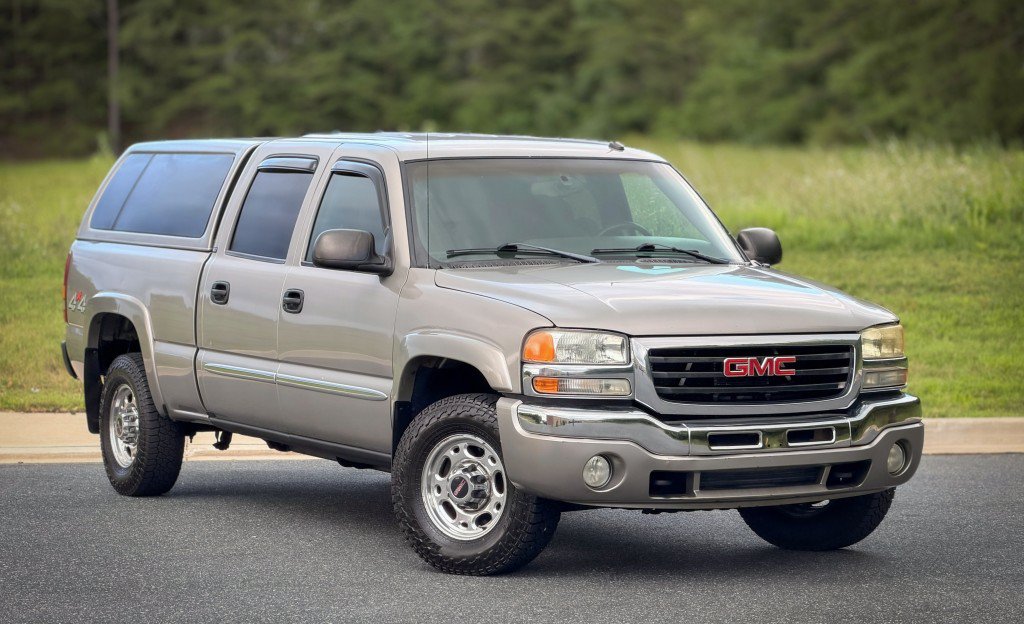 Used 2003 GMC Sierra 1500 SLT w/ SLT Preferred Equipment Group AWD/4WD image 6