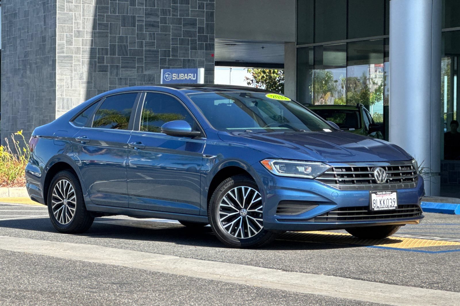 Used 2019 Volkswagen Jetta SEL w/ Cold Weather Package FWD image 2