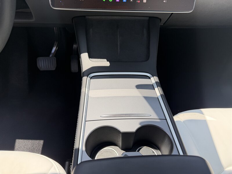 Used 2024 Tesla Model Y Long Range AWD/4WD image 14