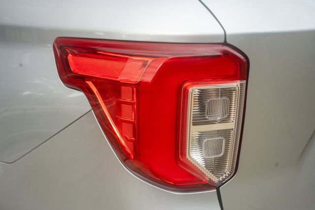 Used 2021 Ford Explorer Limited w/ Hybrid Equipment Group 310A AWD/4WD image 12