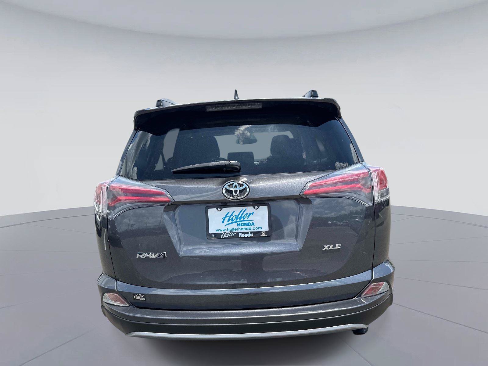Used 2017 Toyota RAV4 XLE FWD image 5
