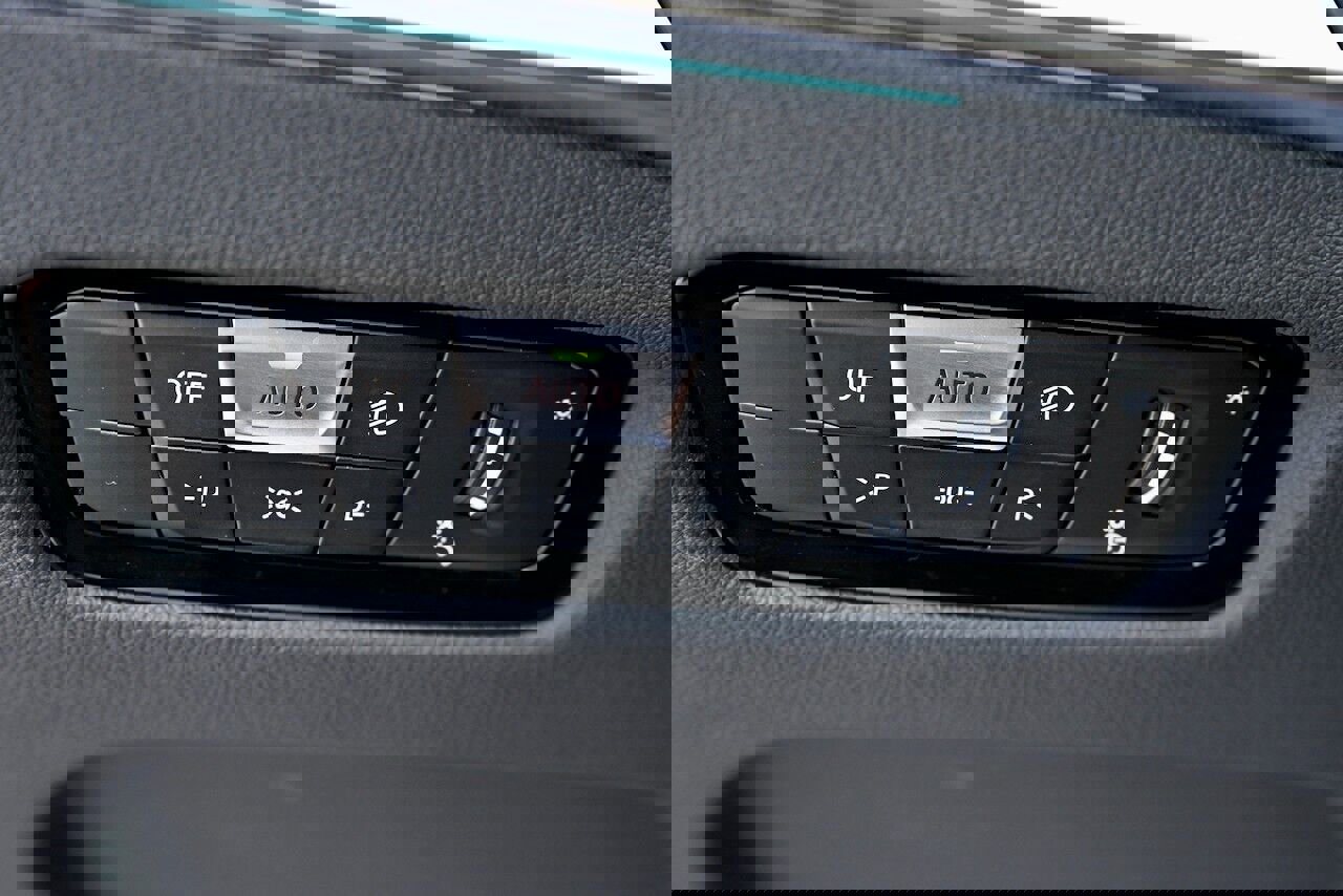 Used 2024 BMW 330i Sedan image 37