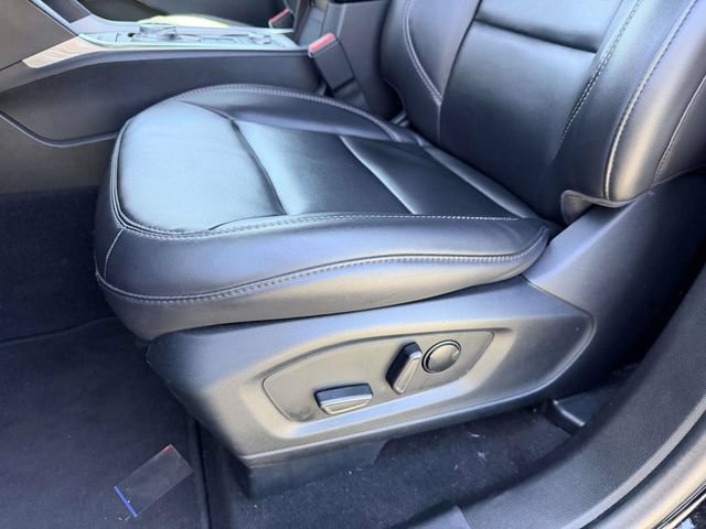 Used 2023 Ford Explorer XLT w/ Equipment Group 202A AWD/4WD image 15