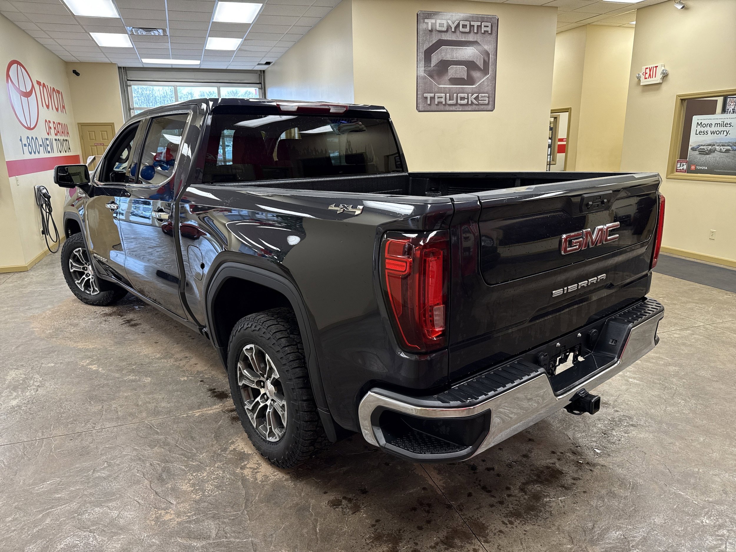 Used 2024 GMC Sierra 1500 SLT AWD/4WD image 7