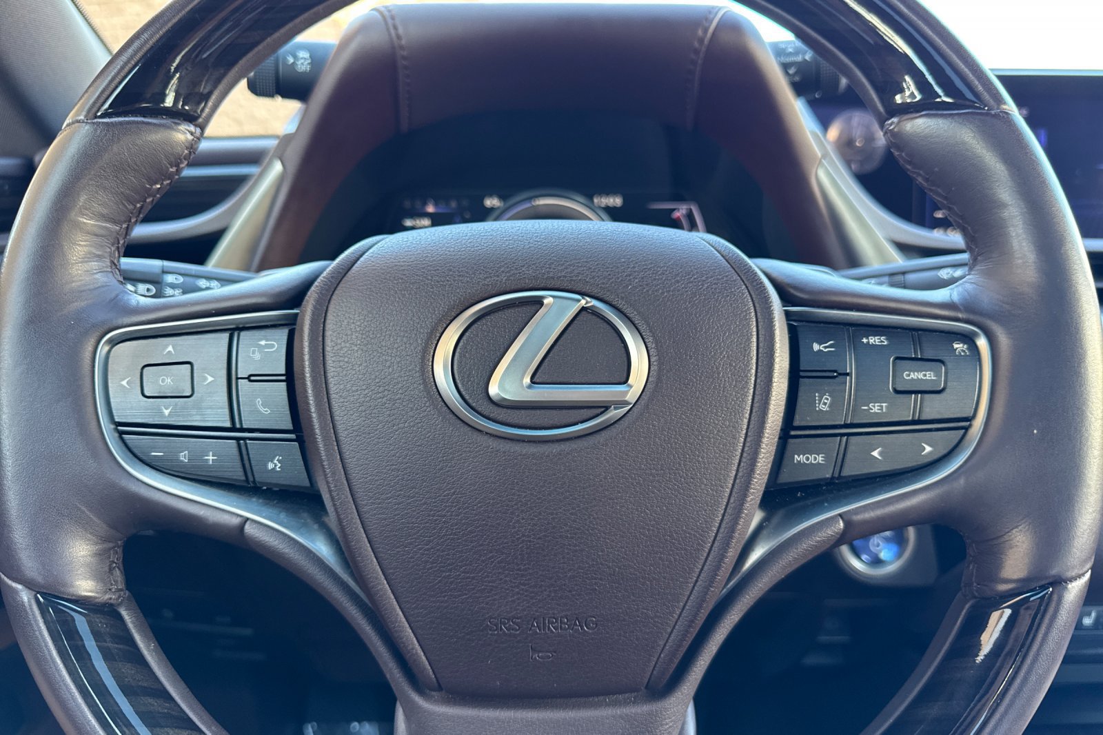 Used 2019 Lexus ES 300h w/ Accessory Package 2 FWD image 25