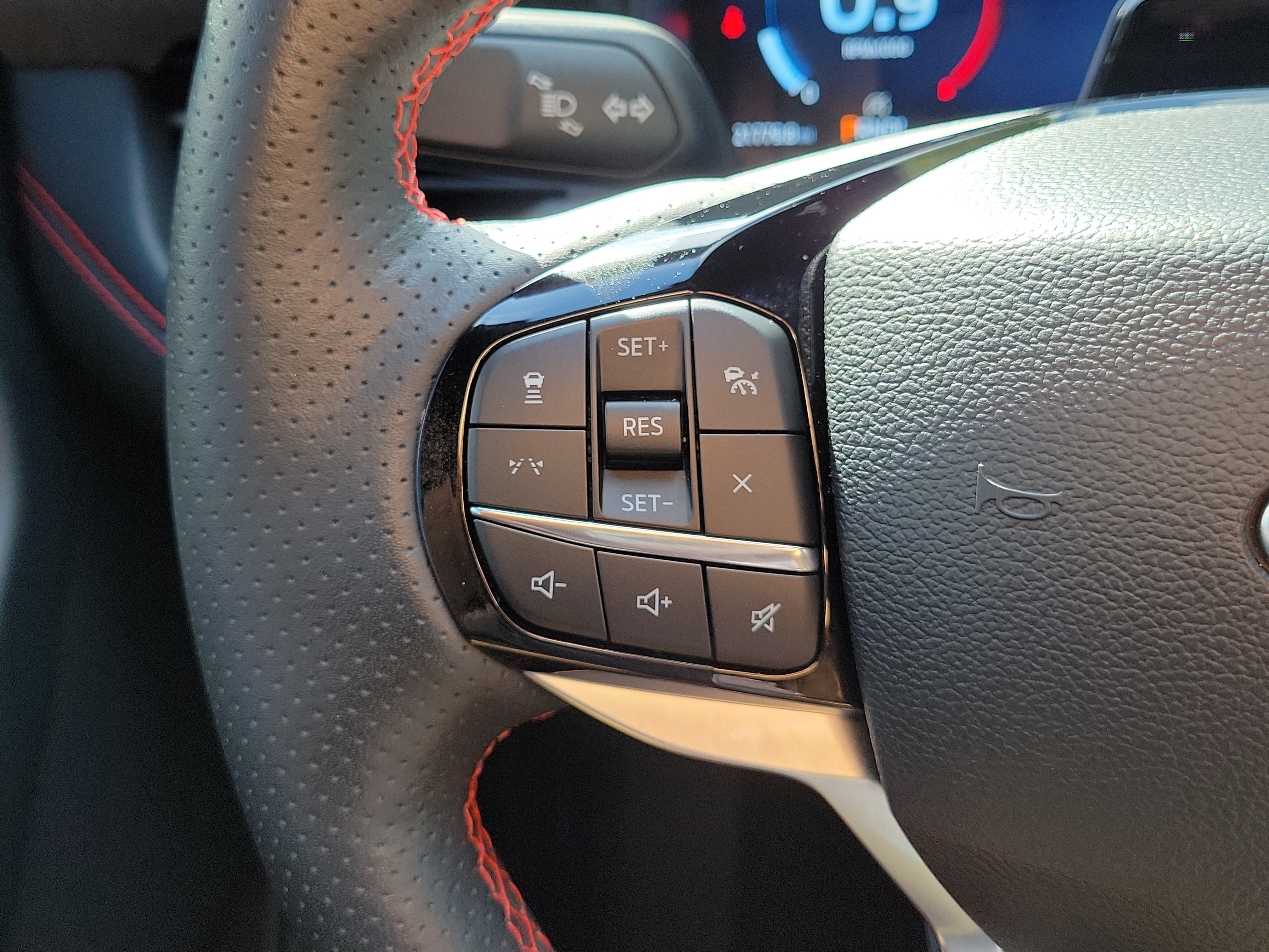 Used 2025 Ford Explorer ST-Line w/ Premium Package RWD image 22