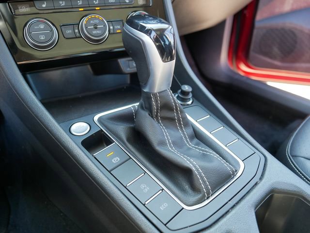 Used 2023 Volkswagen Jetta SE w/ Panoramic Sunroof Package image 32