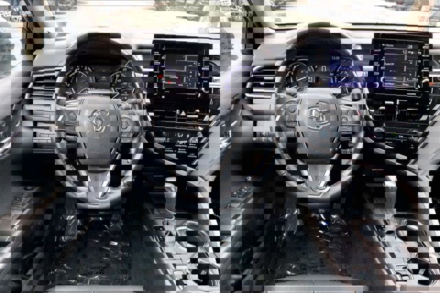 Used 2021 Toyota Camry SE image 4