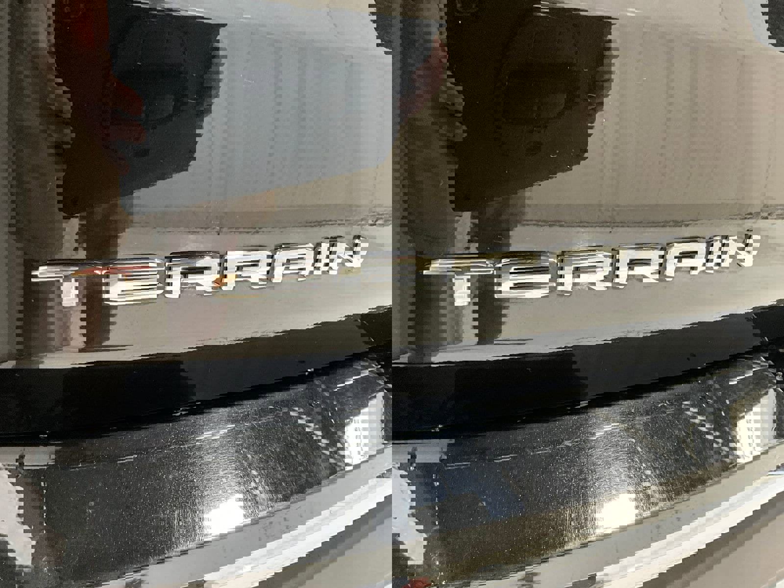 Used 2024 GMC Terrain SLT image 8