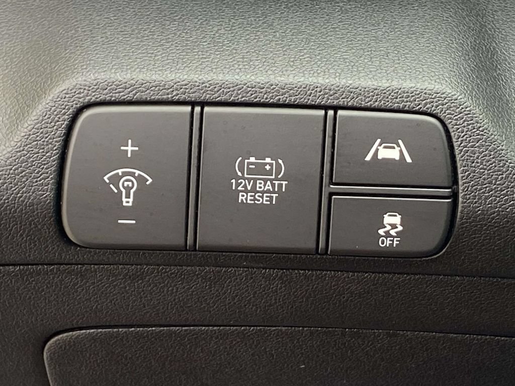 Used 2023 Hyundai Elantra Limited FWD image 29
