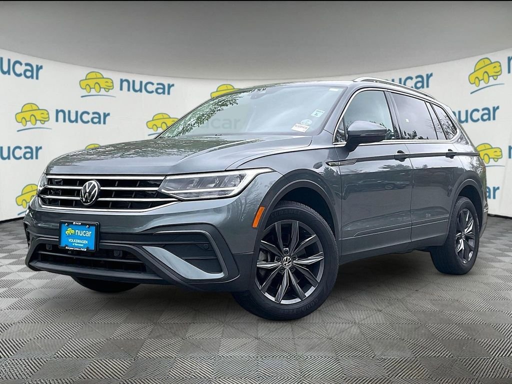 Certified 2023 Volkswagen Tiguan SE w/ Panoramic Sunroof Package AWD/4WD image 3