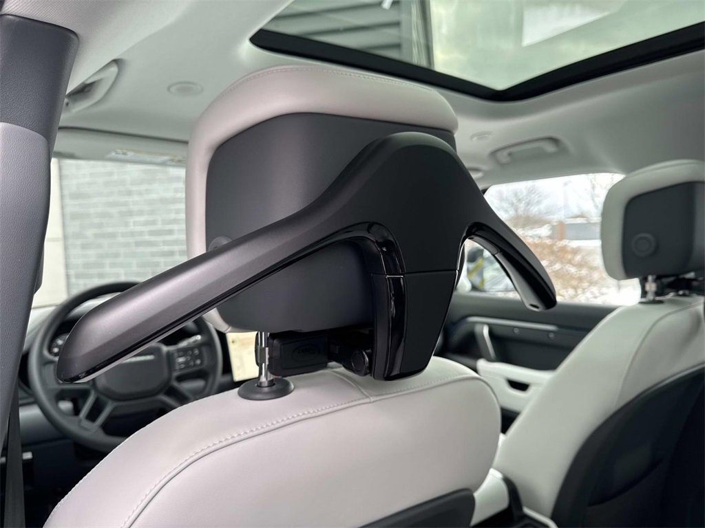 New 2026 Land Rover Defender 110 X-Dynamic SE image 14