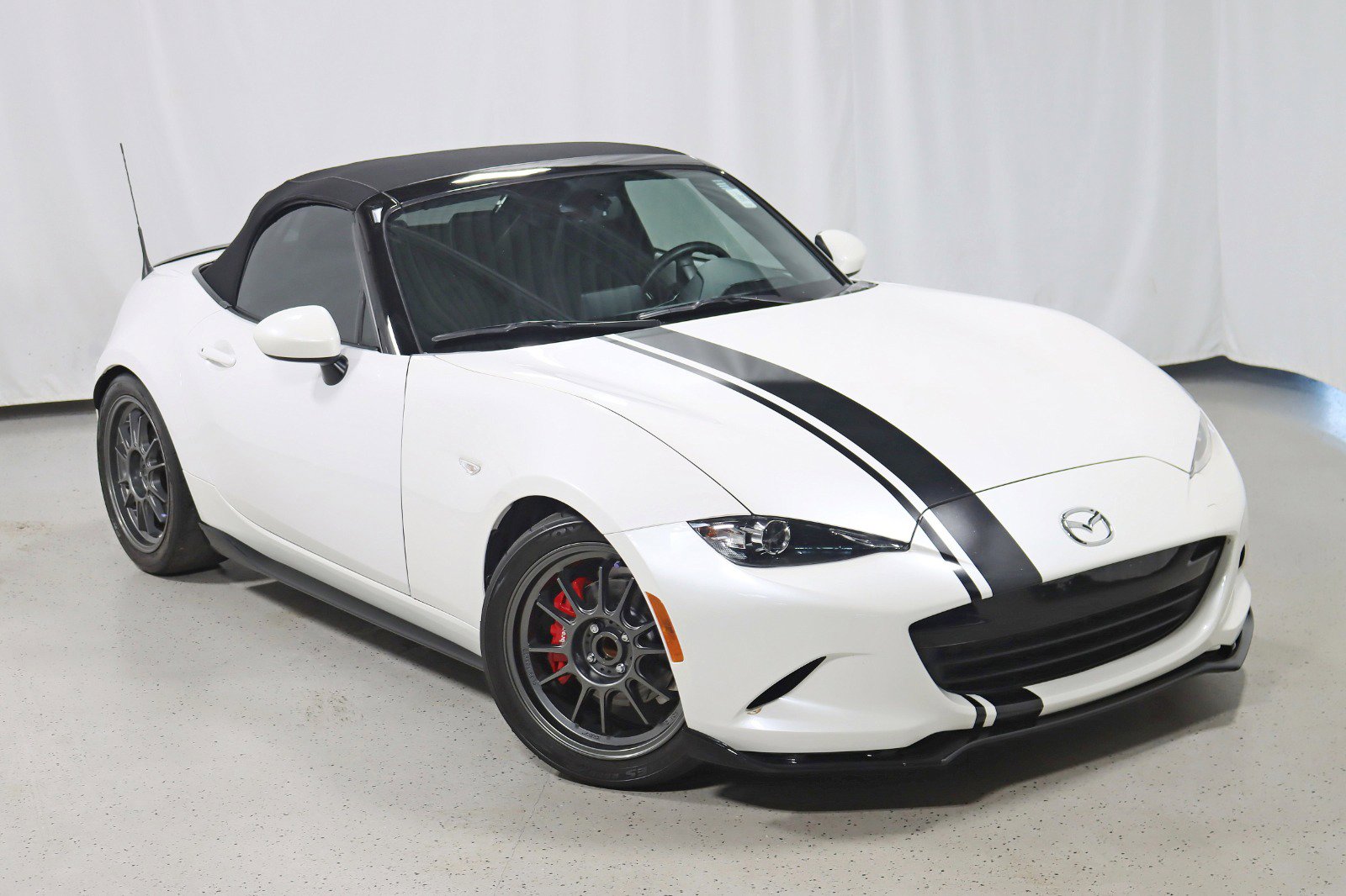 Used 2023 MAZDA MX-5 Miata Grand Touring RWD image 2