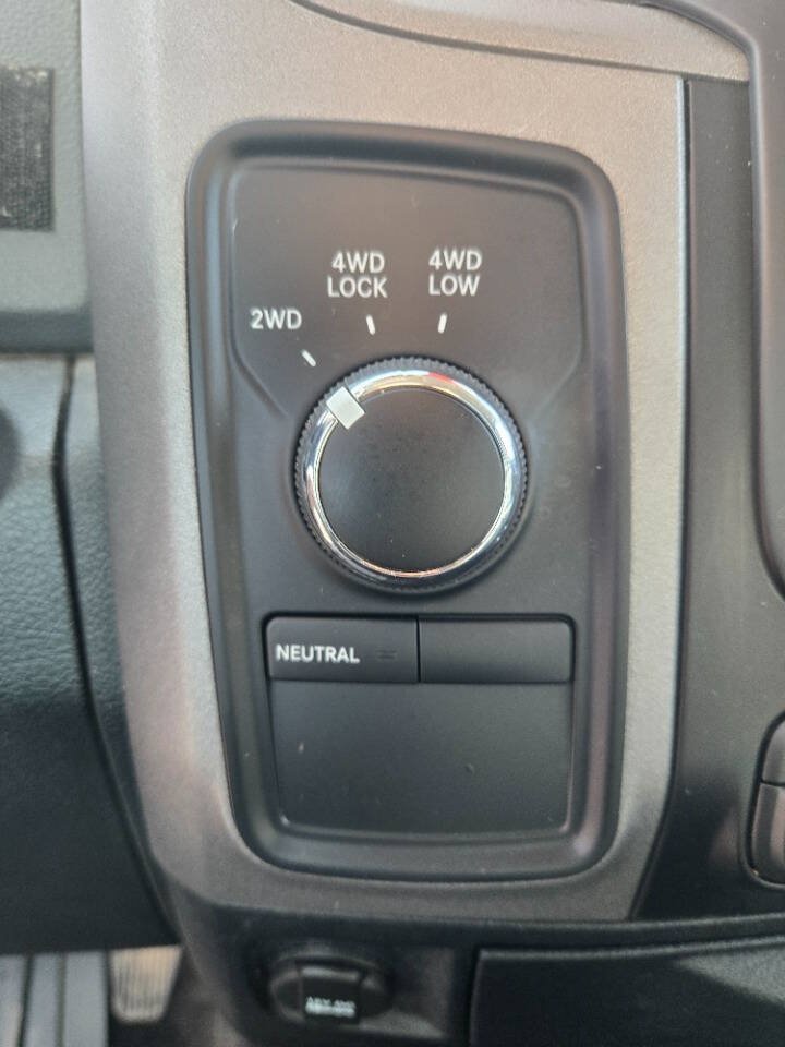 Used 2015 RAM 1500 ST w/ SXT Appearance Group AWD/4WD image 23