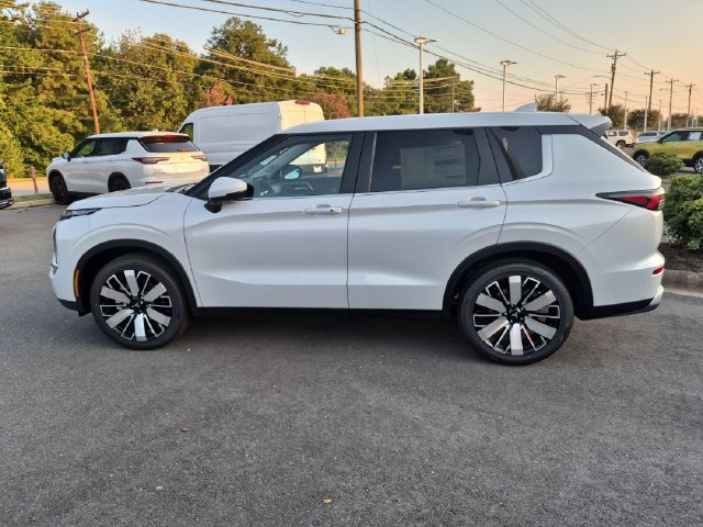 New 2026 Mitsubishi Outlander SE FWD image 6