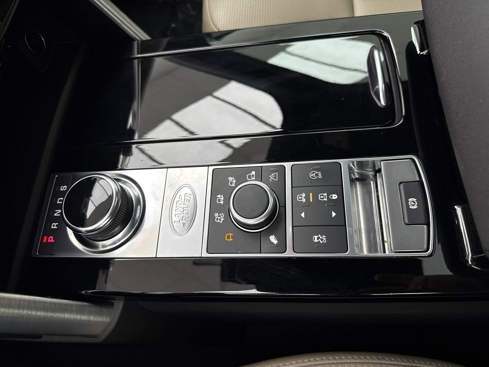 Used 2020 Land Rover Discovery HSE AWD/4WD image 31