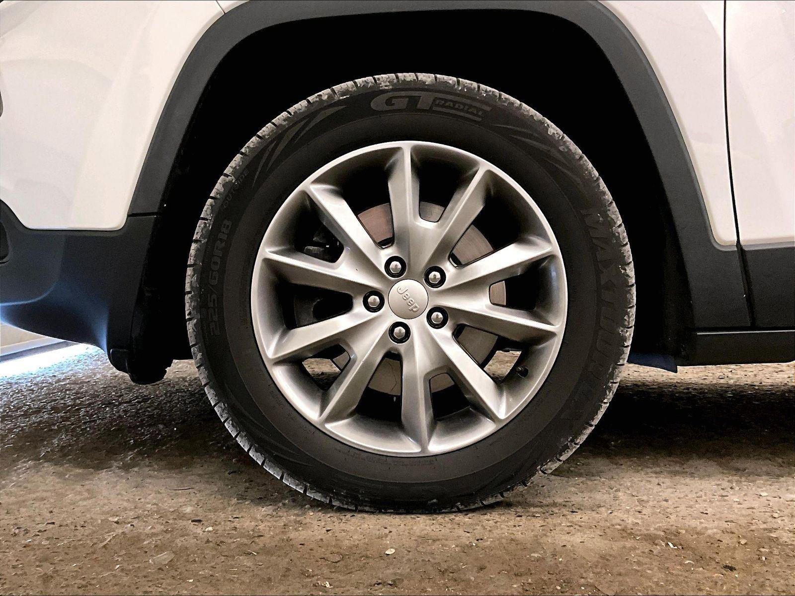 Used 2018 Jeep Cherokee Limited AWD/4WD image 9