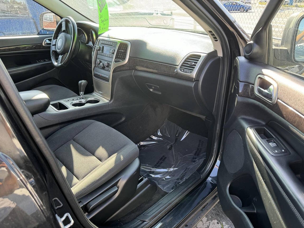 Used 2011 Jeep Grand Cherokee Laredo AWD/4WD image 6