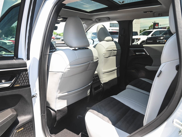 New 2025 Mitsubishi Outlander SE image 29