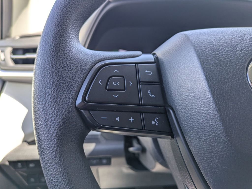 Used 2025 Toyota Sienna LE image 23