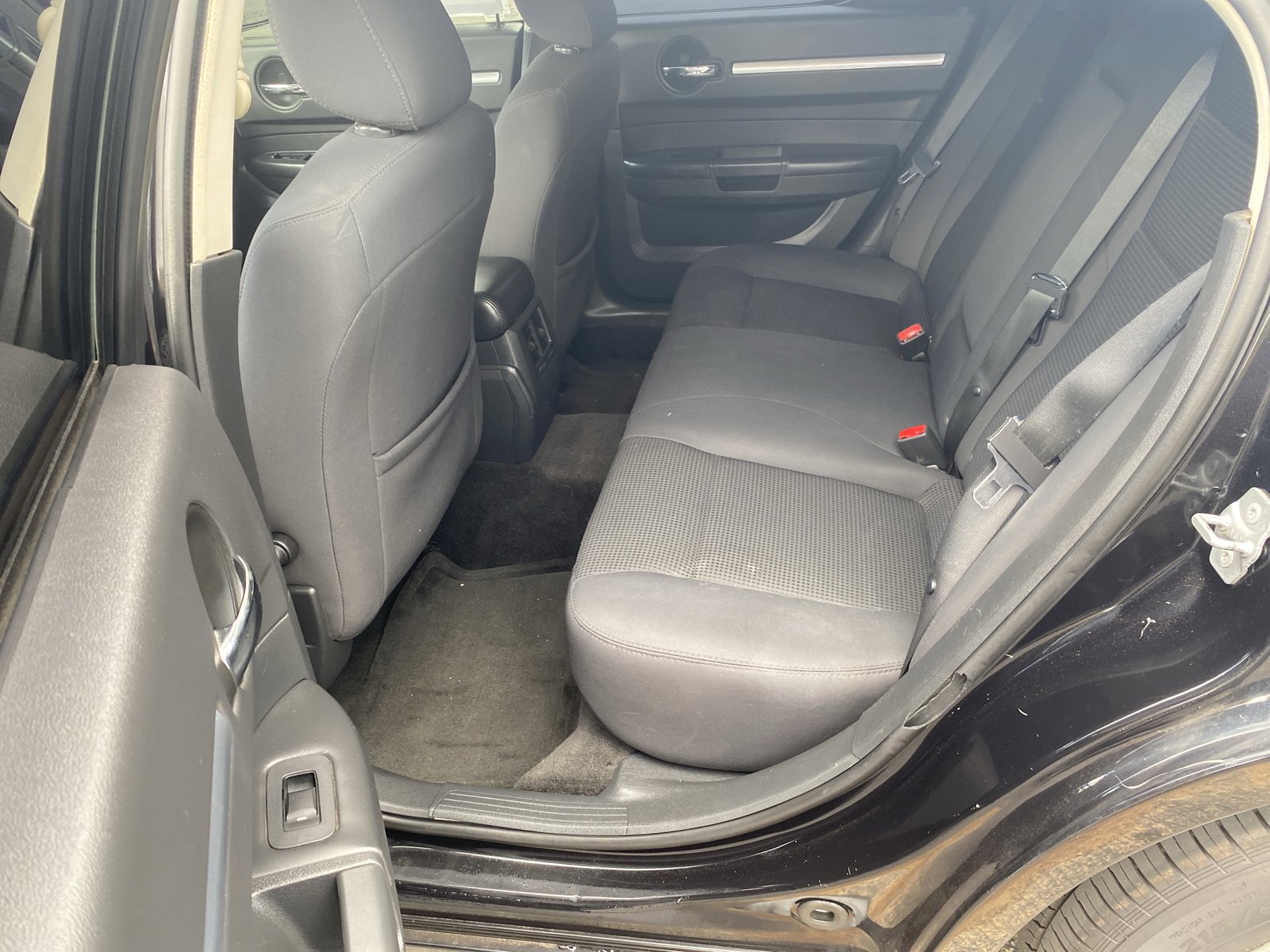 Used 2010 Dodge Charger SXT image 18