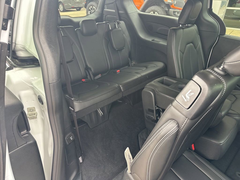New 2026 Chrysler Pacifica Select image 20