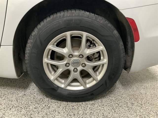 Used 2023 Chrysler Pacifica Touring image 10