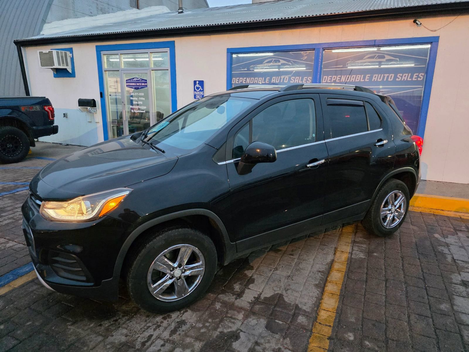 Used 2017 Chevrolet Trax LT w/ LT Convenience Package image 1