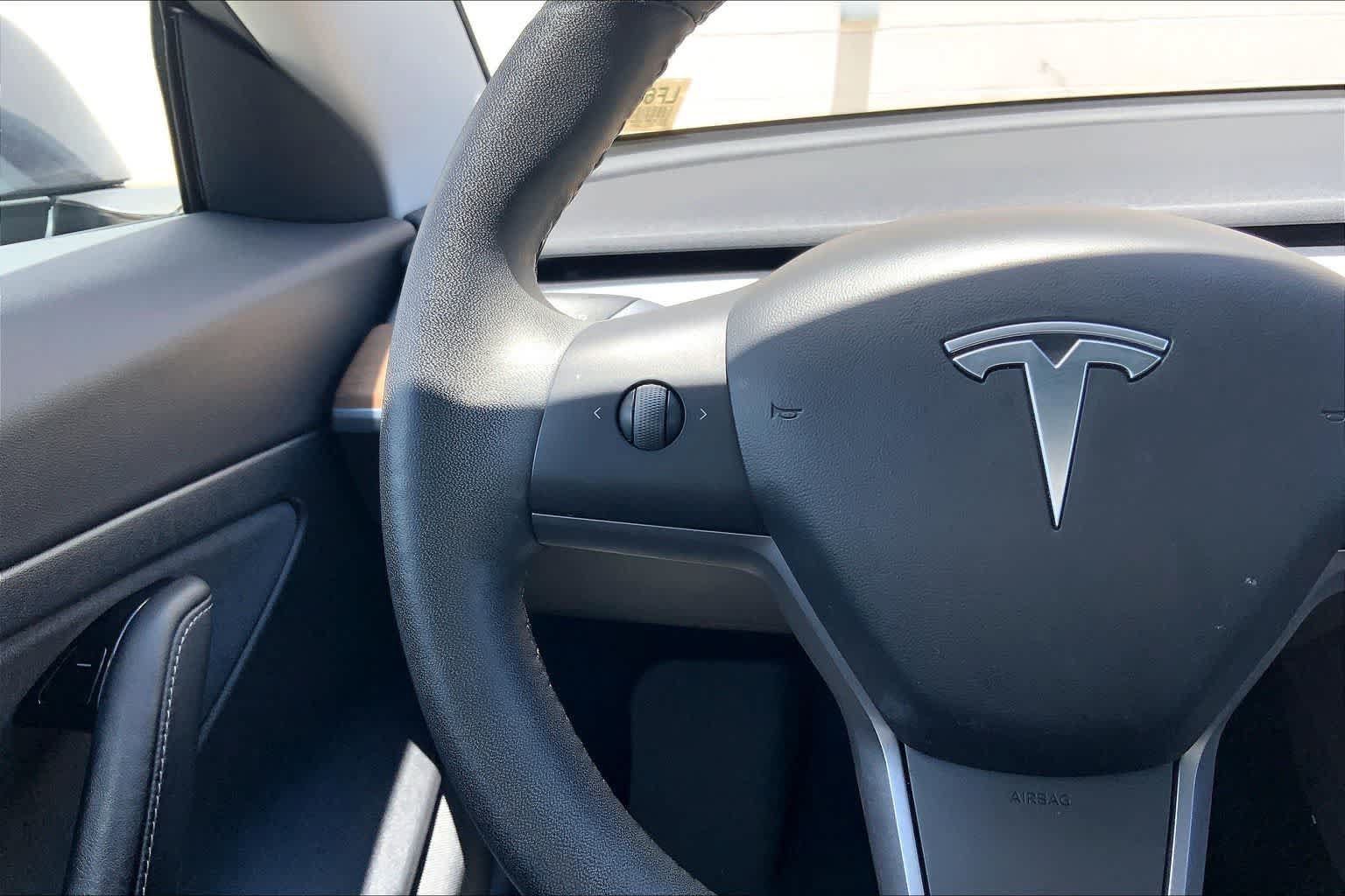 Used 2020 Tesla Model 3 Standard Range Plus RWD image 24