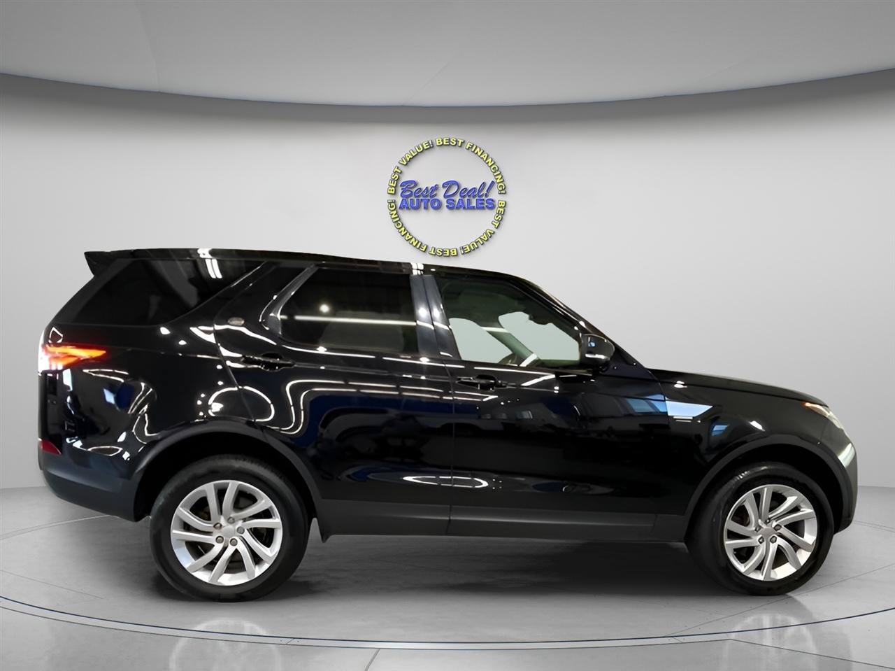 Used 2017 Land Rover Discovery HSE AWD/4WD image 6