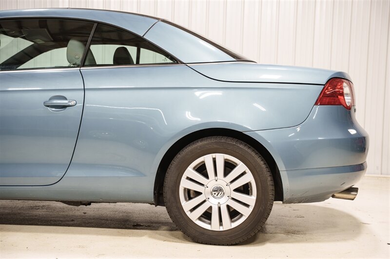 Used 2009 Volkswagen Eos Komfort FWD image 4