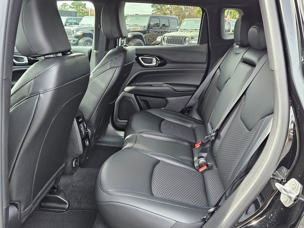 New 2026 Jeep Compass Latitude image 11