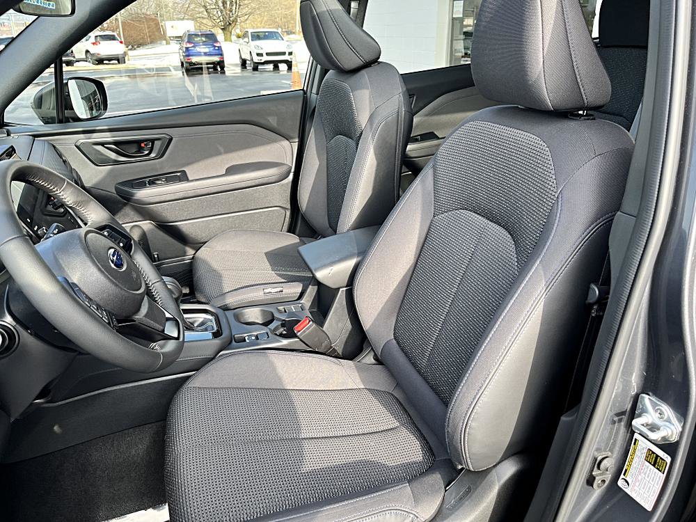 Used 2025 Subaru Forester Premium image 4