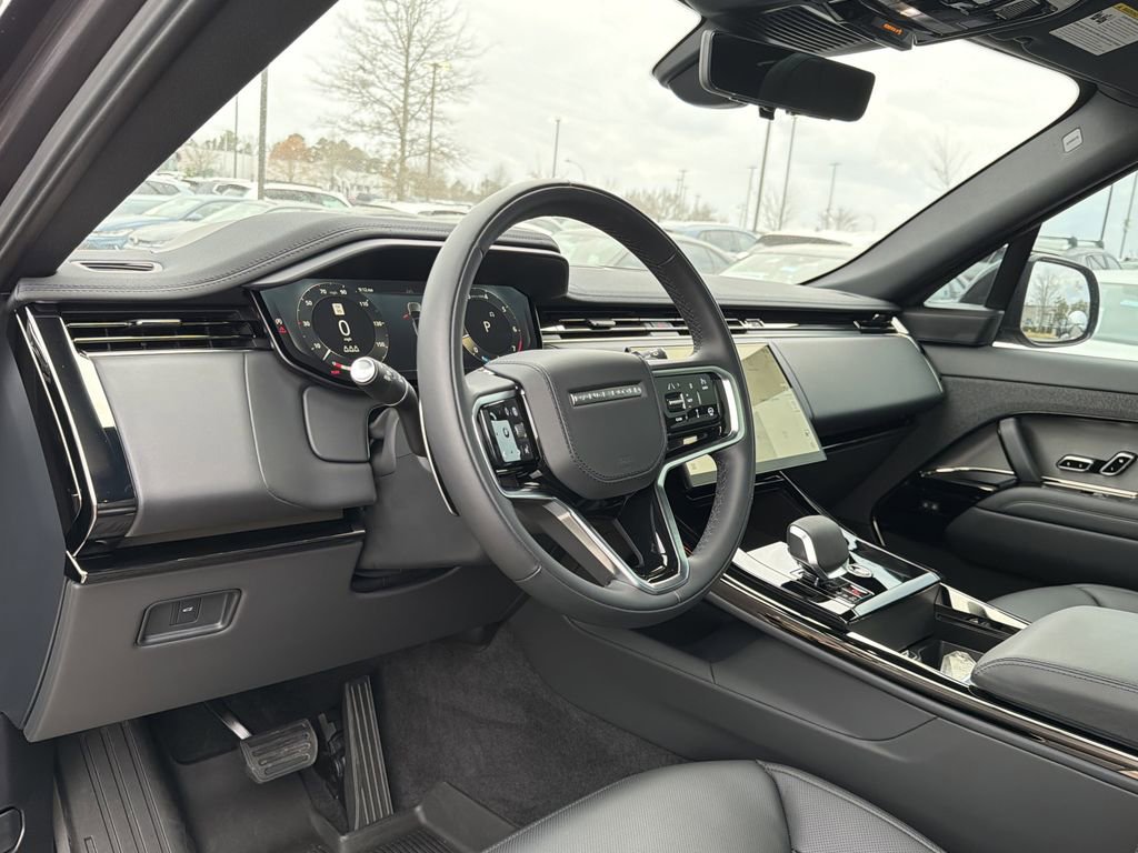 Used 2025 Land Rover Range Rover Sport SE image 10