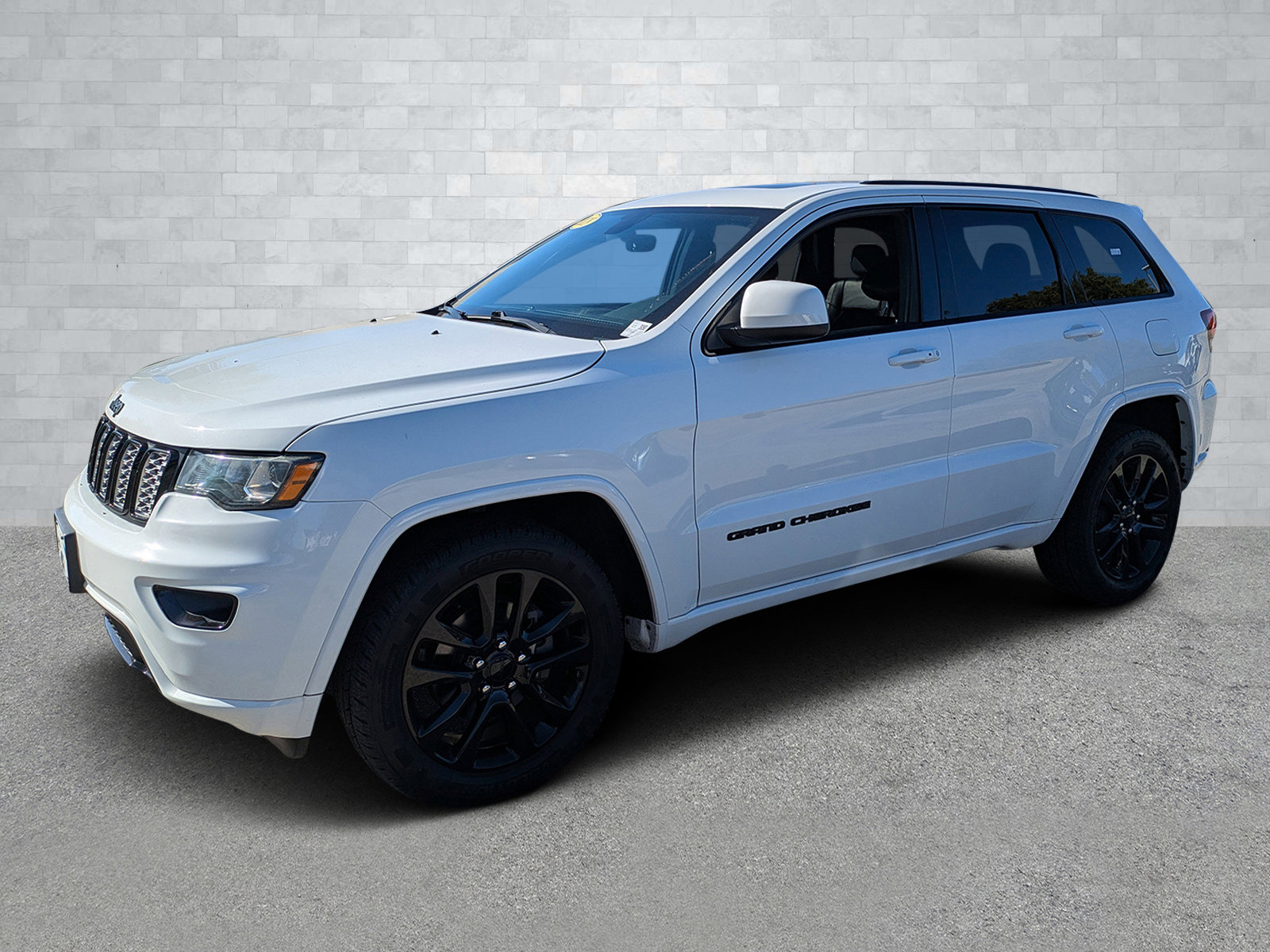 Used 2018 Jeep Grand Cherokee Altitude image 9